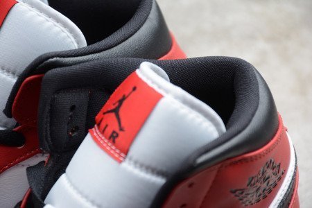 AIR JORDAN 1 MID CHICAGO