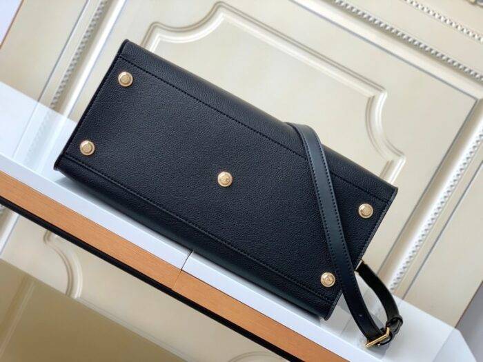 Louis Vuitton / LV on my side m22225 Black size: 30.5*24.5*14cm