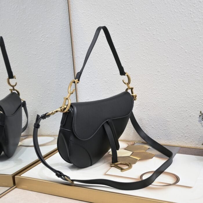Dior saddle leather with Spaghetti straps black size: 25.5 *20 * 6.5cm