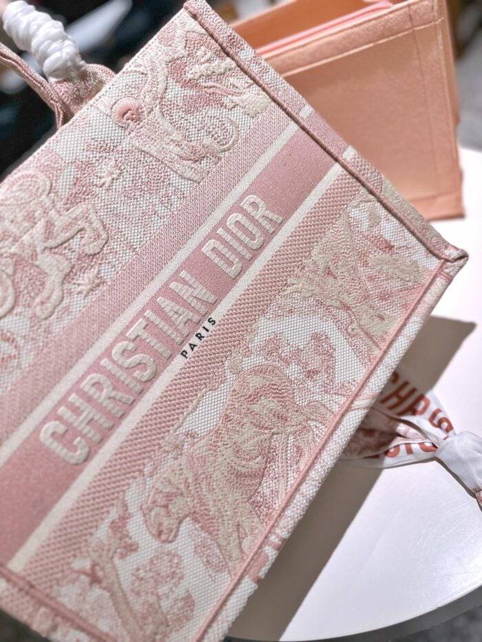 Dior presbyopia embroidery tote pink size mini: 20cm S: 26cm M: 35cm L: 41cm