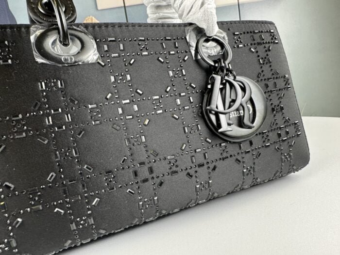 Dior satin diamond-encrusted Princess Diana bag black 2320 size: 26*13*6cm
