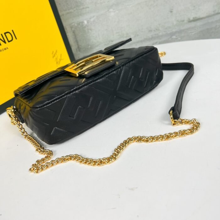 FENDI BAGUETTE Mini Chain Strap Black Handbag Size: 4*18*11cm