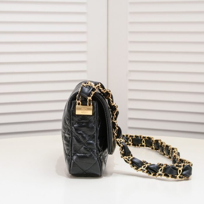 Chanel 23K cowhide strap shoulder bag 9112 size: 13.5*20.5*5cm
