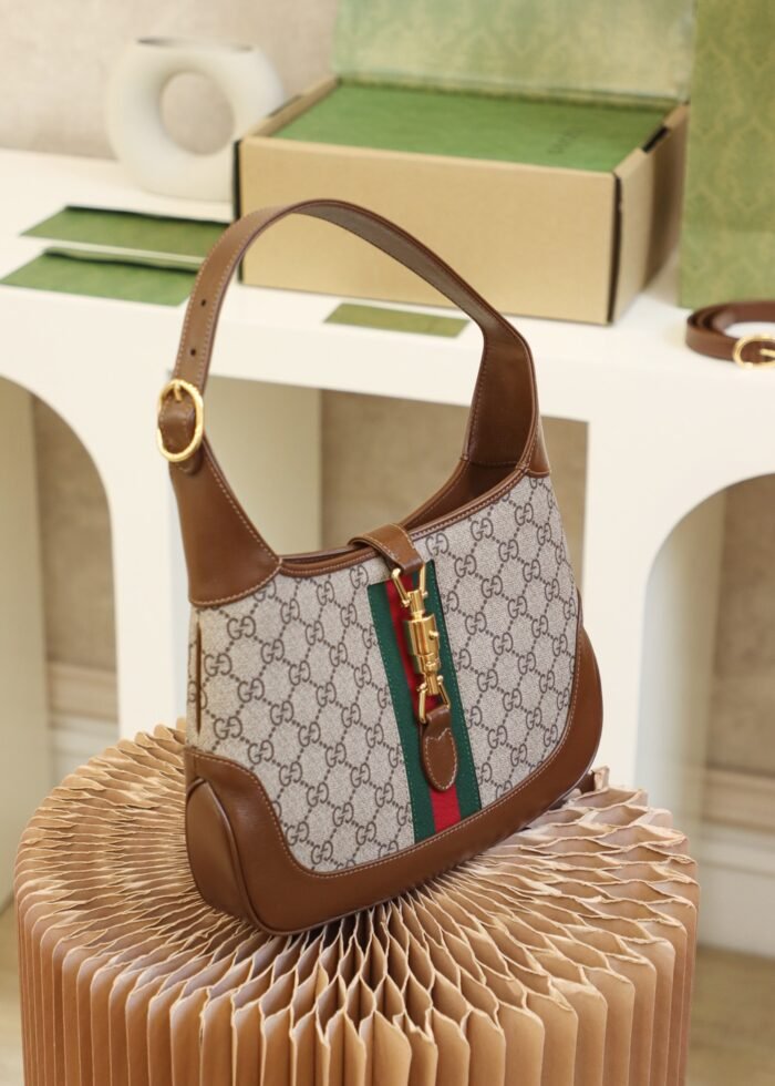 Gucci jackie bag size: 28*19*4.5cm