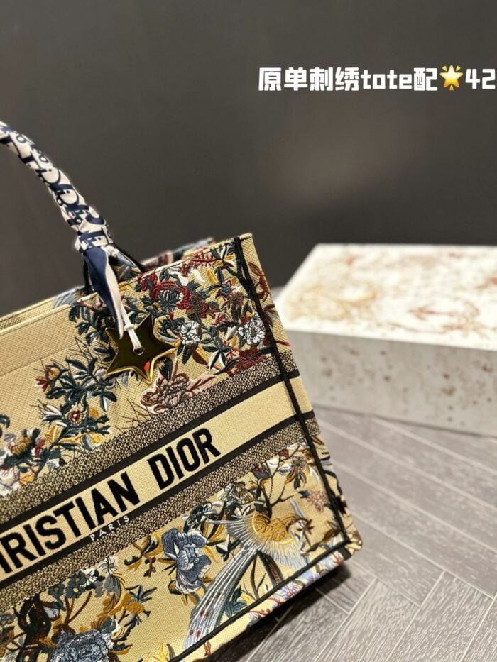 Dior embroidery tote bag size: 41cm