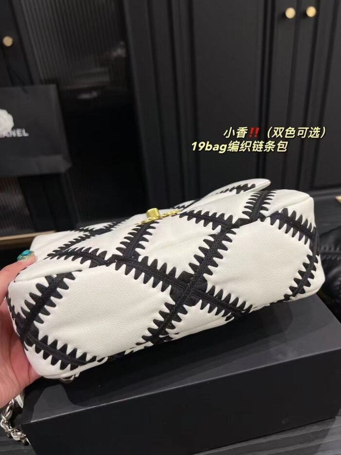 Chanel sheepskin embroidery argyle Crossbody handbag 1160 size:26cm