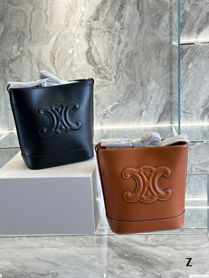 CELINE Caramel brown /Black bucket bag Size: 22*27cm