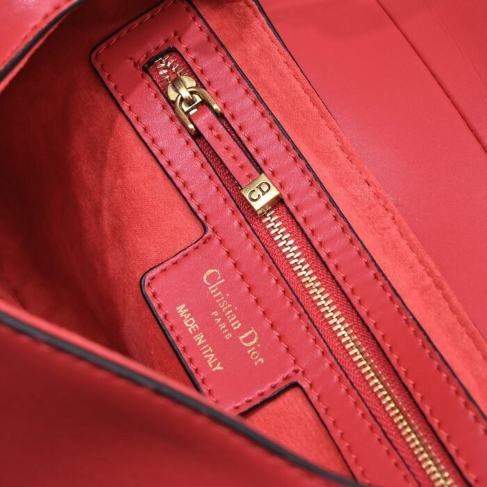 Dior saddle leather with Spaghetti straps red size: 25.5 *20 * 6.5cm