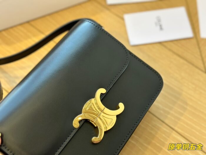 CELINE TRIOMPHE Crossbody bag Black size: 19*15cm