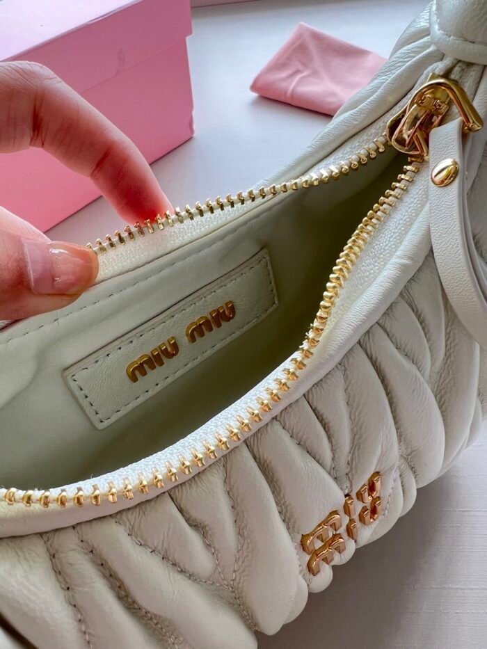 MiuMiu hobo wander sheepskin handbag size: 20*13*6cm