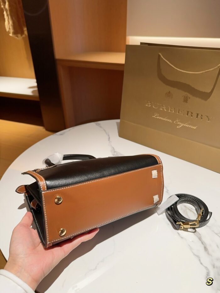 Burberry title Hand-held crossbody tote bag size: 26cm