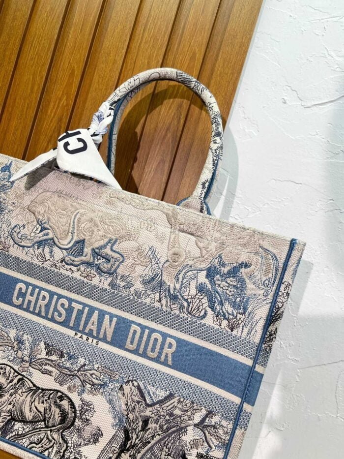 Dior book tote 3D Three-dimensional relief embroidery size: 41cm/36cm