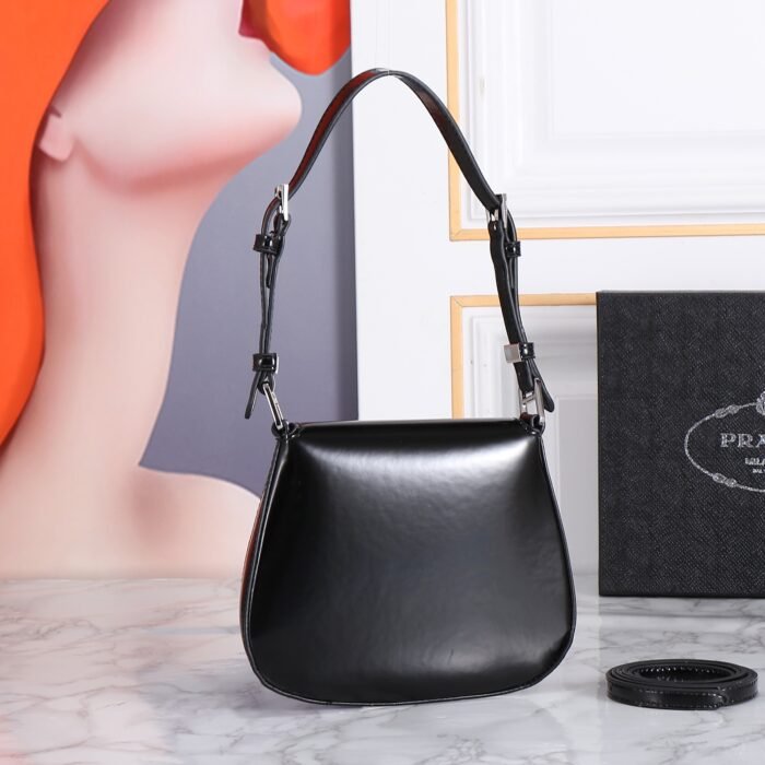 Prada hobo cleo Patent leather 611 black size:22*13cm