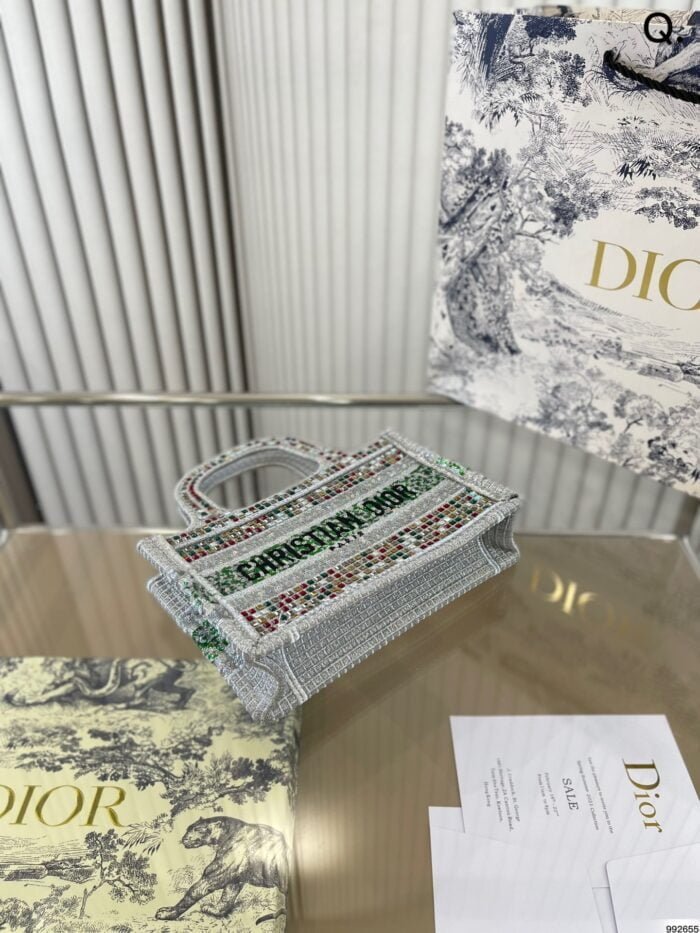 Dior BOOK TOTE Diamond setting bag size: 22*14cm