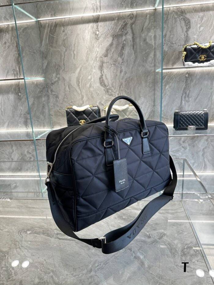 Prada’s RE- NYLON new travel bag size: 45*30.5*15cm