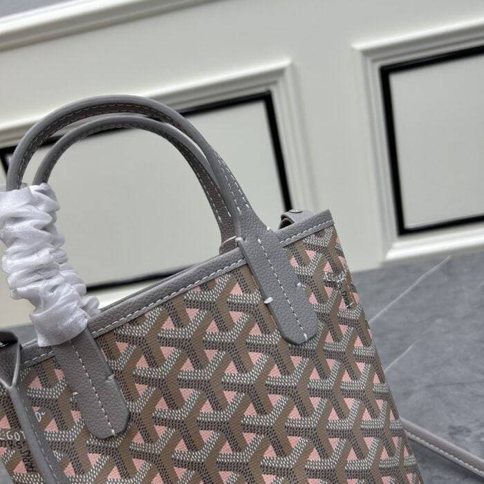 Goyard mini Earl handbag size: 20* 19* 10cm