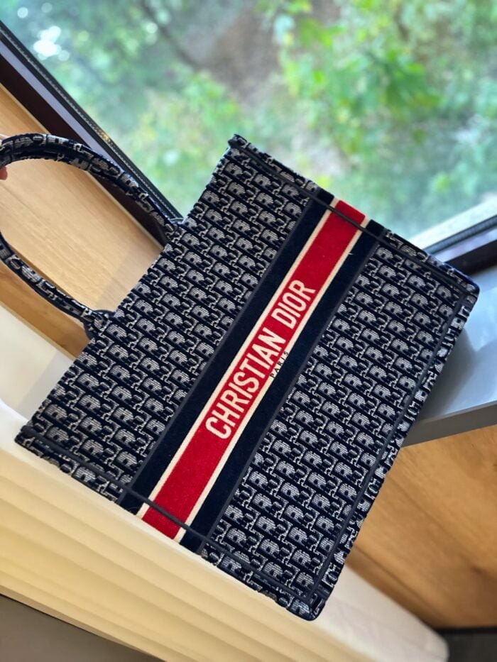 Dior Three-dimensional flocking embroidery tote bag size: 35cm/ 41cm