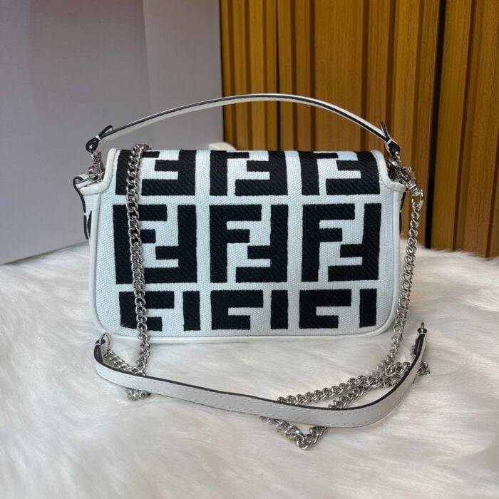 FENDI 2023 latest BAGUETTE bag with Chain strap F2029 Size:19-5-15CM