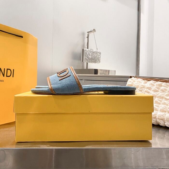 Fendi denim Flat slippers size: 35-42 note shoes size when you fill shipping address