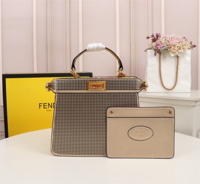 FENDI Iseeu Clip bag size:33* 24.5cm/ 24 *20cm