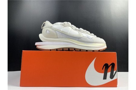 Nike Vaporwaffle Sacai Sail Gum