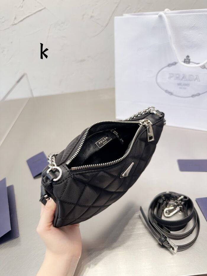 Prada vintage nylon underarm bag size: 24*13cm