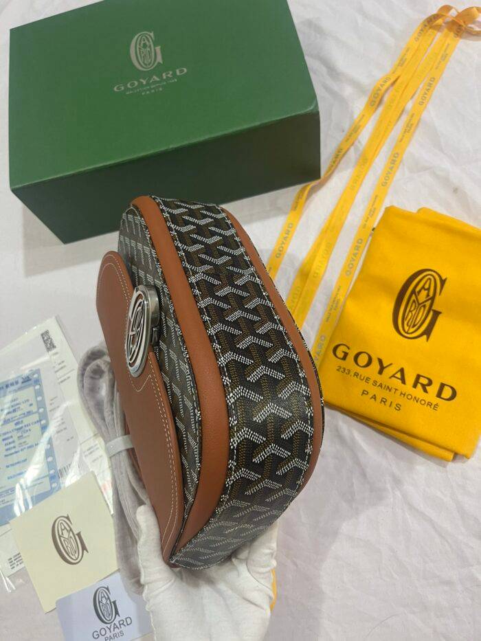 Goyard Goyardine Shell bag Brown Size: 26*18*8cm