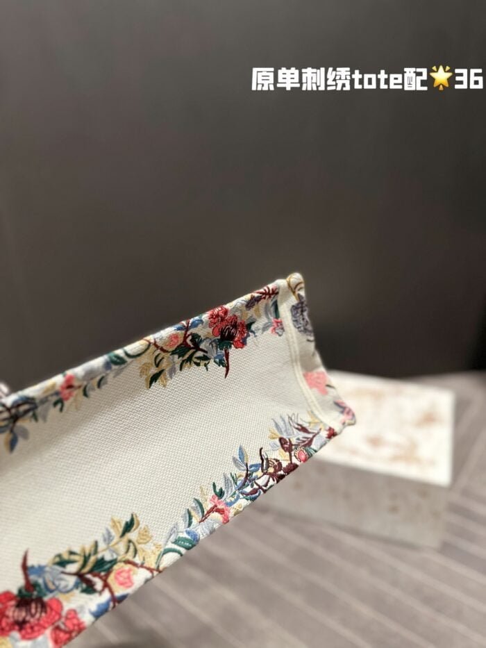 Dior embroidery tote bag size: 36cm
