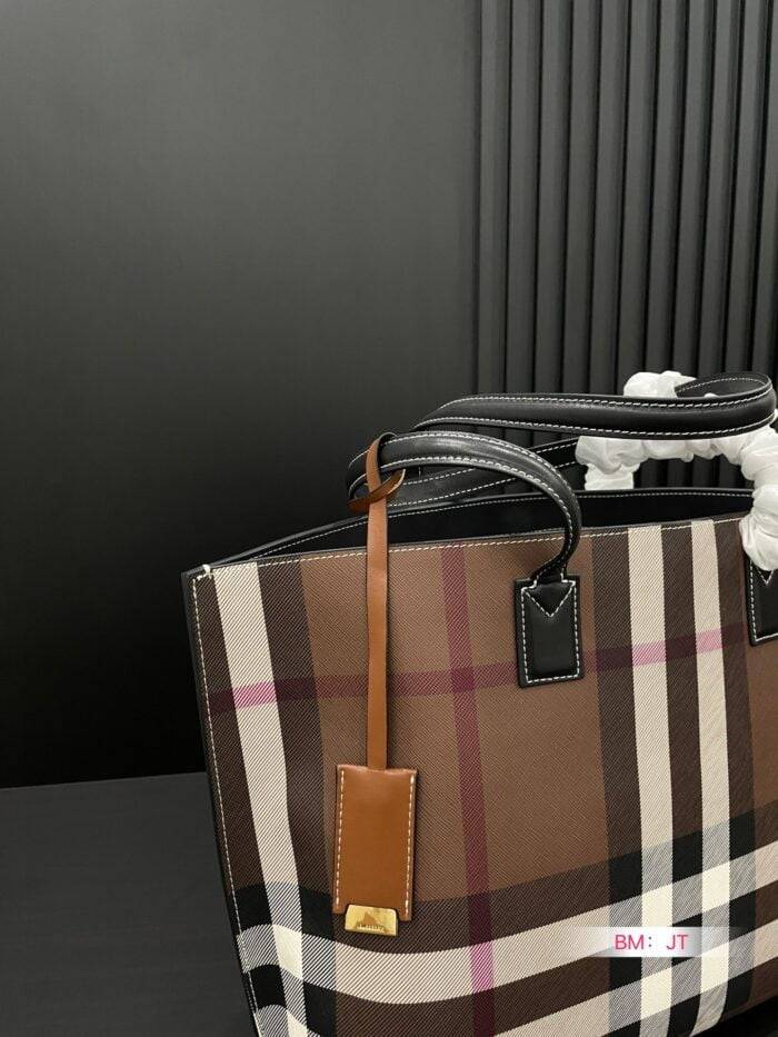 Burberry tote Shopping bag size: 34*26cm