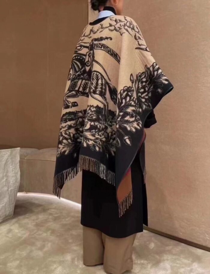 Burberry ponchos size: F