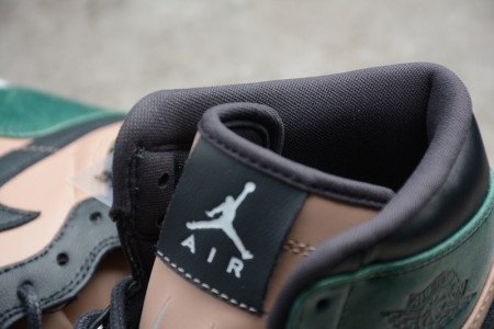 WMNS AIR JORDAN 1 HIGH PREMIUM ‘MYSTIC GREEN’