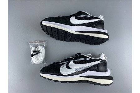 Sacai x Nike Pegasua Vaporfly Black White