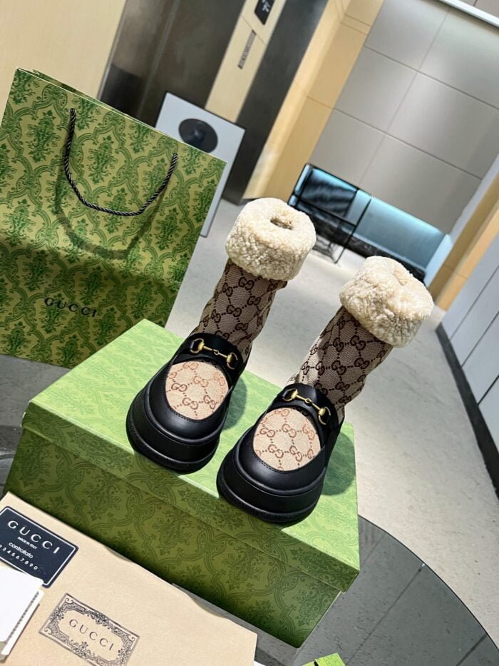 Gucci Fluffy Thigh-high boots size: 35—41 note shoes size when you fill shipping address