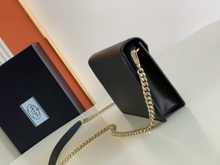 Prada Monochrome Chain bag top quality size:21.5*14*4cm