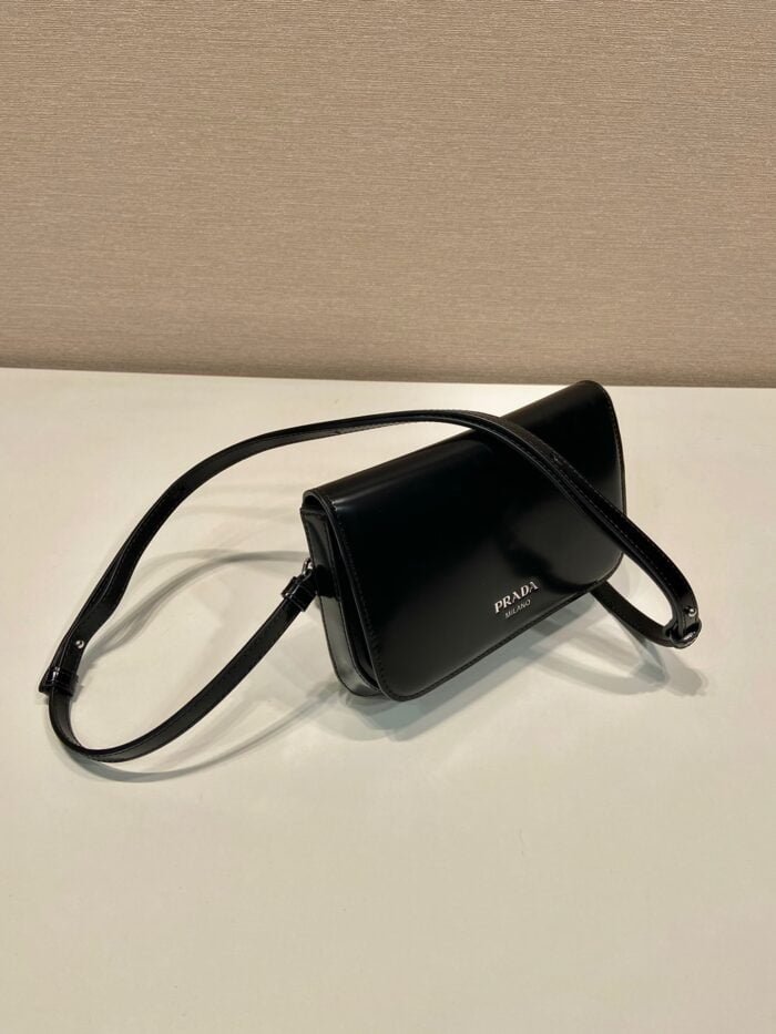 Prada Glossy leather shoulder bag 2vd061 size: 18*12.5*2.5cm