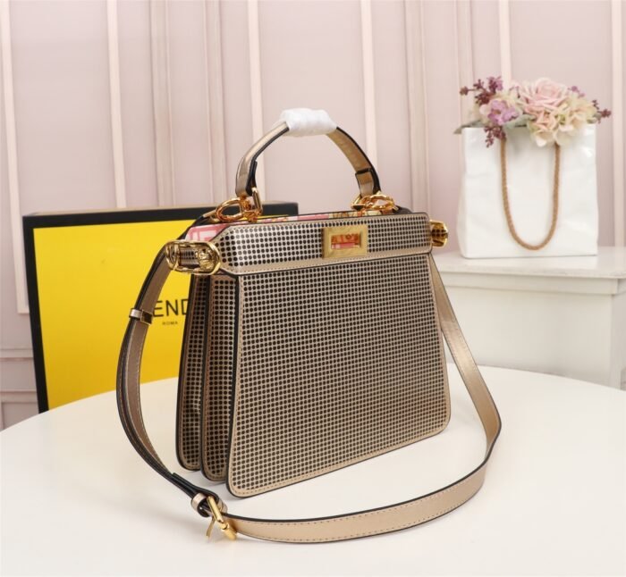 FENDI Iseeu Clip bag size:33* 24.5cm/ 24 *20cm