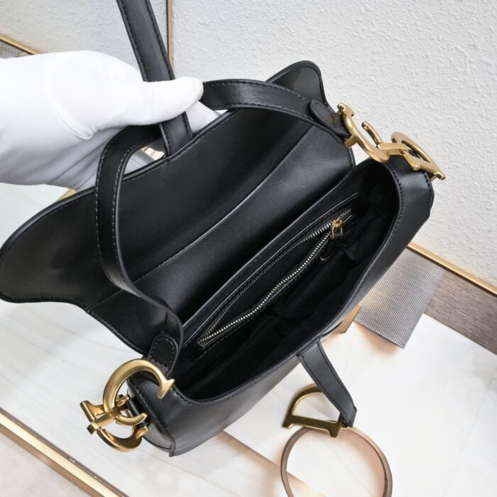 Dior saddle leather with Spaghetti straps black size: 25.5 *20 * 6.5cm