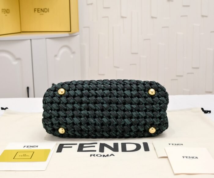 FENDI peekaboo knit Classic handbag 0363 Size: 23*7*18cm