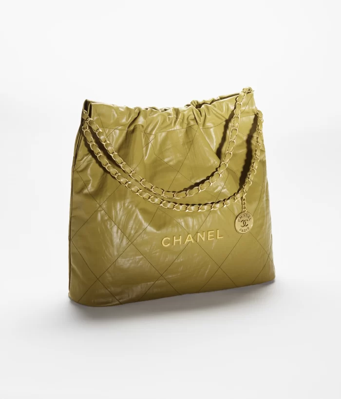 CHANEL / CHANEL 22 HANDBAG Crumpled Calfskin & Gold-Tone Metal Green