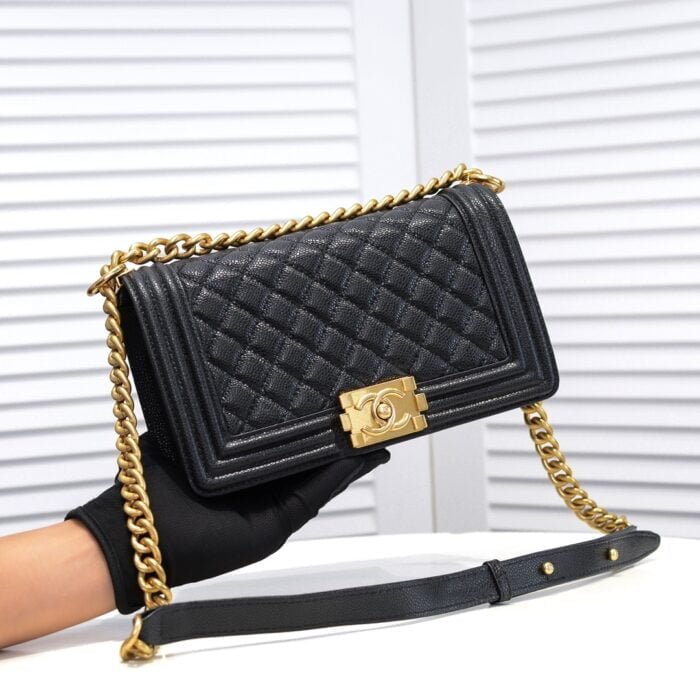Chanel Cowhide caviar with gold hardware size: 25*15*9cm
