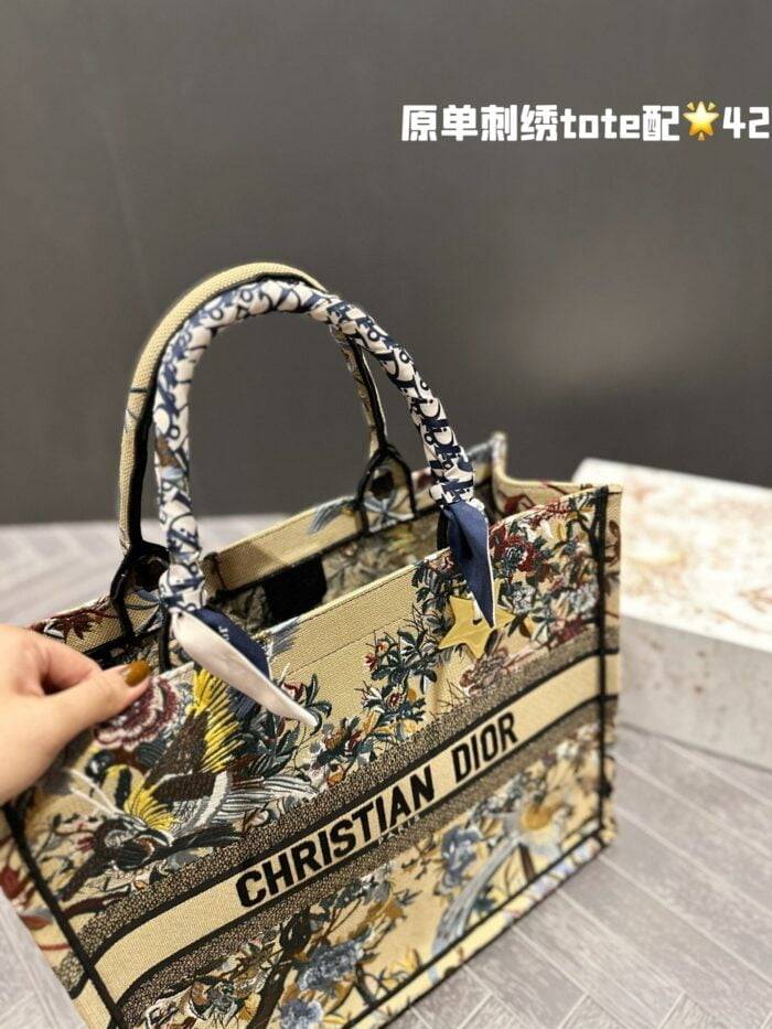 Dior embroidery tote bag size: 41cm