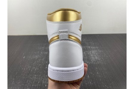 Air Jordan 1 High OG WMNS ?Metallic Gold?