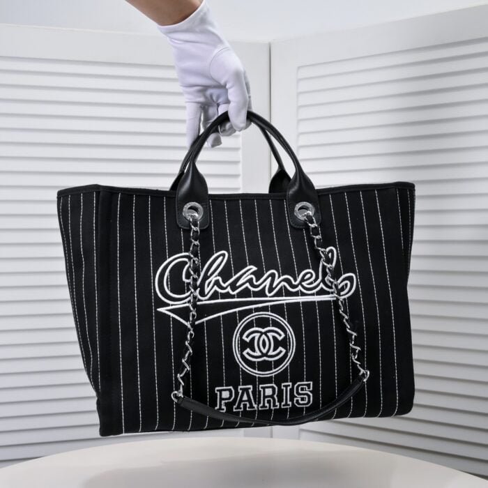 Chanel new beach bag denim bag Black with little wallet size: 48*38*30*14cm