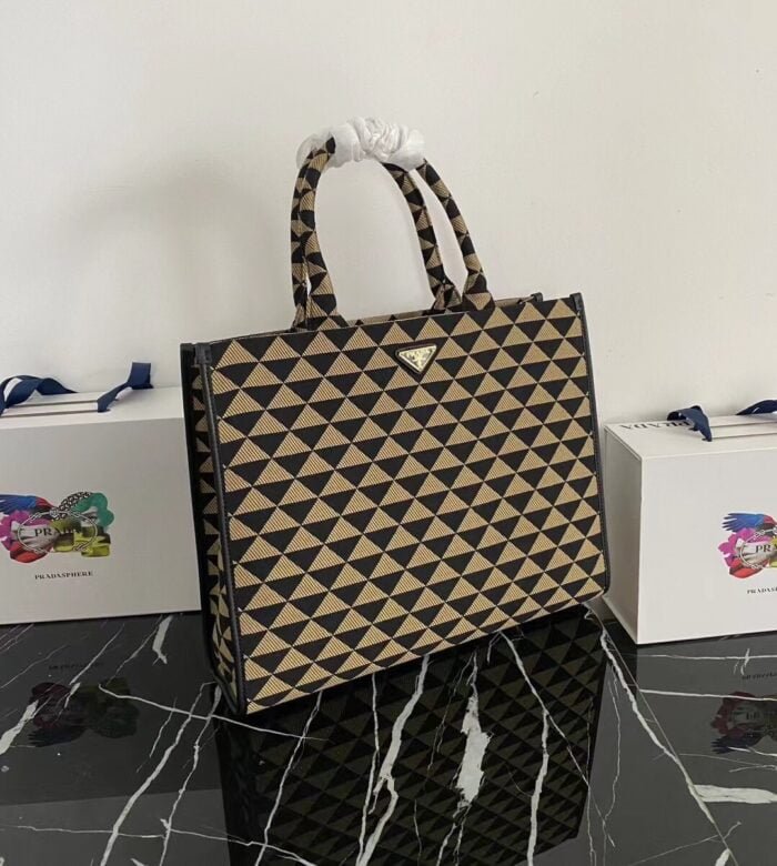 Prada Embroidered tote bag size: 39x31x11cm