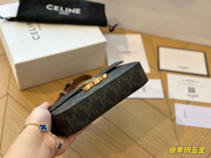 CELINE TRIOMPHE Presbyopia pattern Crossbody bag Black size: 19*15cm