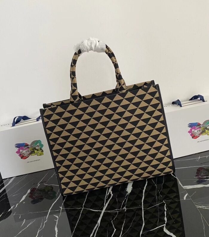 Prada Embroidered tote bag size: 39x31x11cm