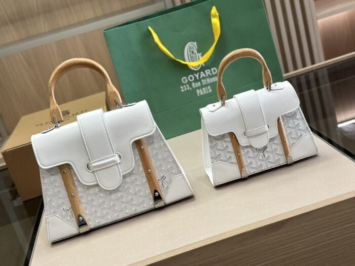 Goyard Saigon handbag size: 28cm /21cm