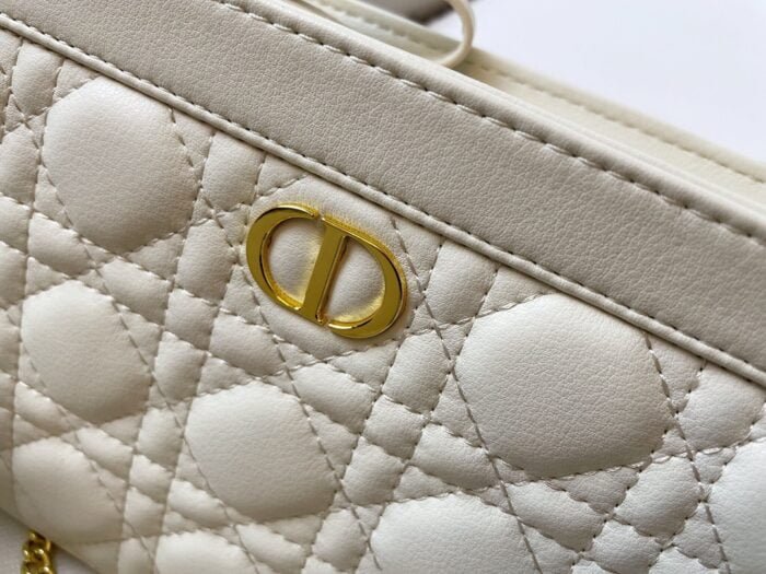 Dior new cowhide chain bag 9322 white size: 19*14cm