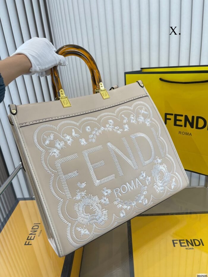 FENDI Tote bag Black Size: 35*31cm
