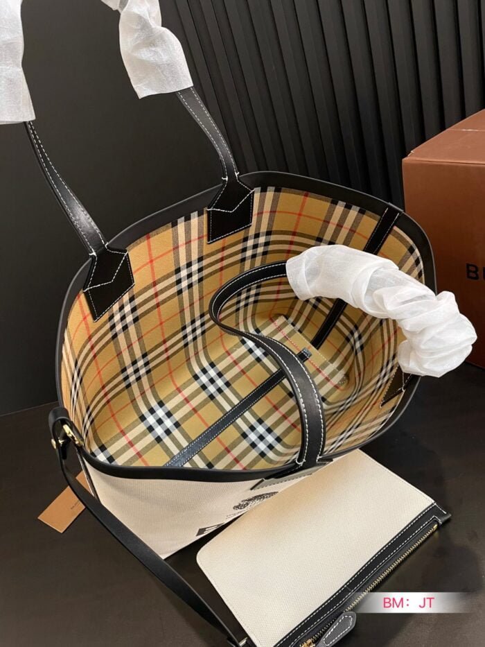 Burberry tote Shopping bag size: 34*26cm